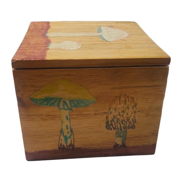 VTG Handpainted Wooden Trinket Box Mushrooms Signed by Artist 4" x 4" x  3.25" - Picture 6 of 10